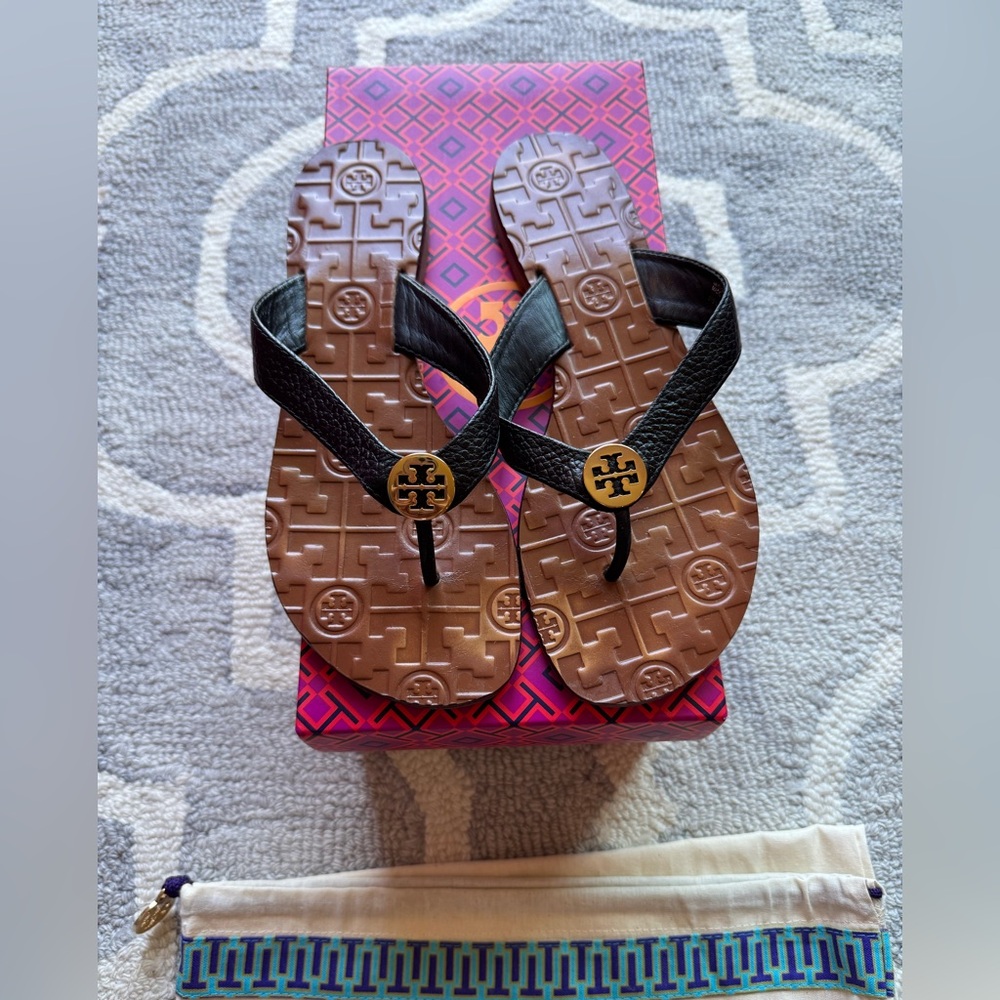 Tory Burch Thora Sandal size 7 black leather gold metal logo